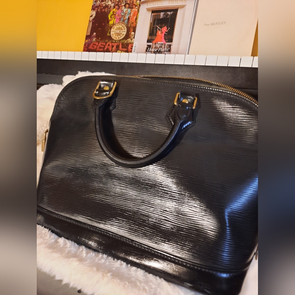 Louis Vuitton Vintage Epi Alma PM - Picture 8 of 16